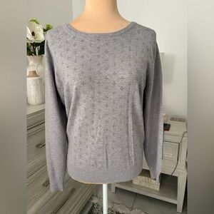 Chic Women's Gray Crew Neck Sweater